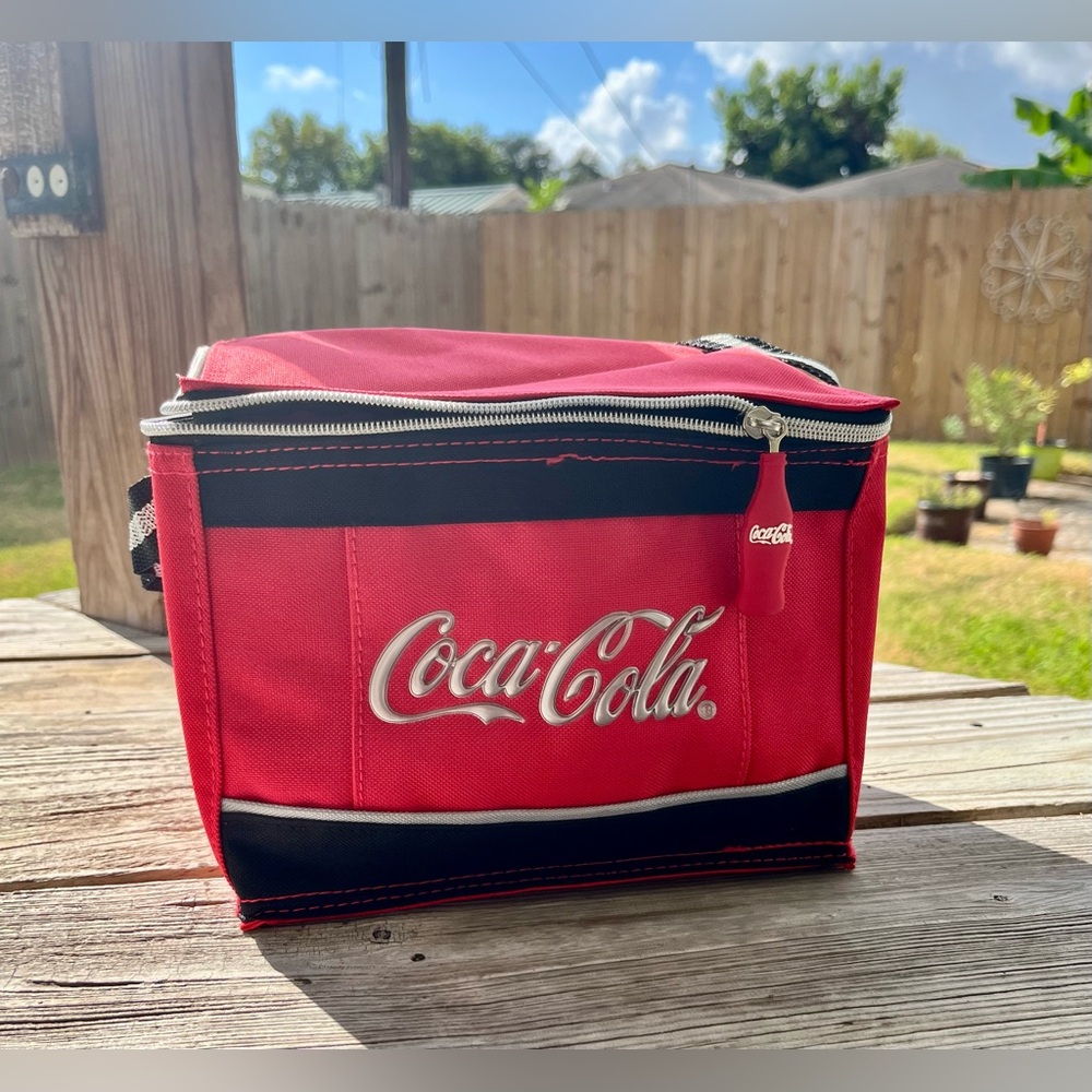 Coca-Cola Red Insulated Bag with Black Trim‎ - Picture 6 of 7